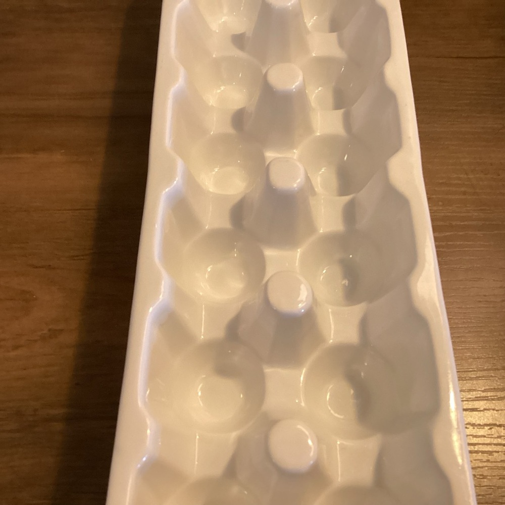 Egg Tray Ceramic White - Holds Dozen